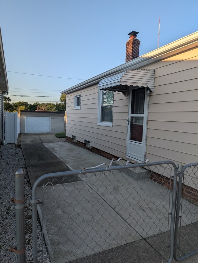Photo - 3210 Center Dr