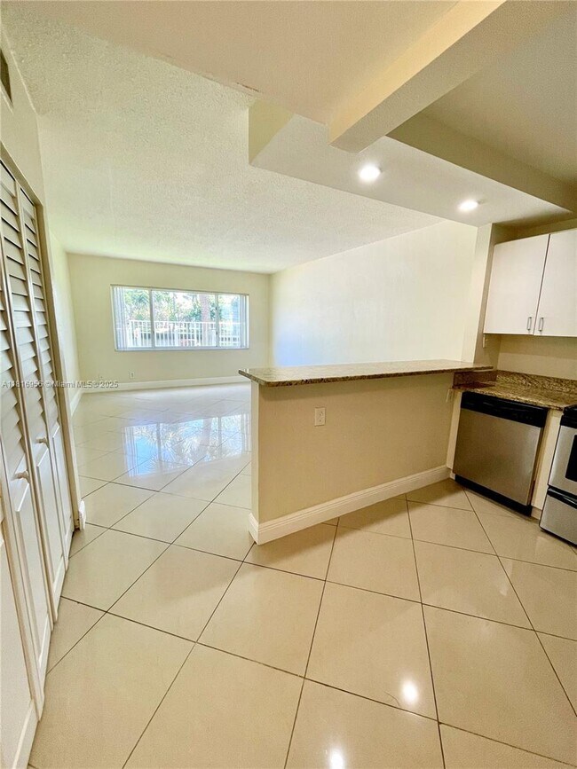 Photo - 251 SE 6th Ave Unit 3