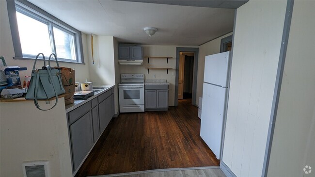 Building Photo - 105 Sergeant St Rental