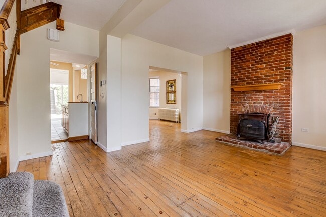 Photo - 325 Alice St