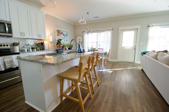 Photo - 3 Bed 3.5 Bath Luxury Townhome in Convenient Location!