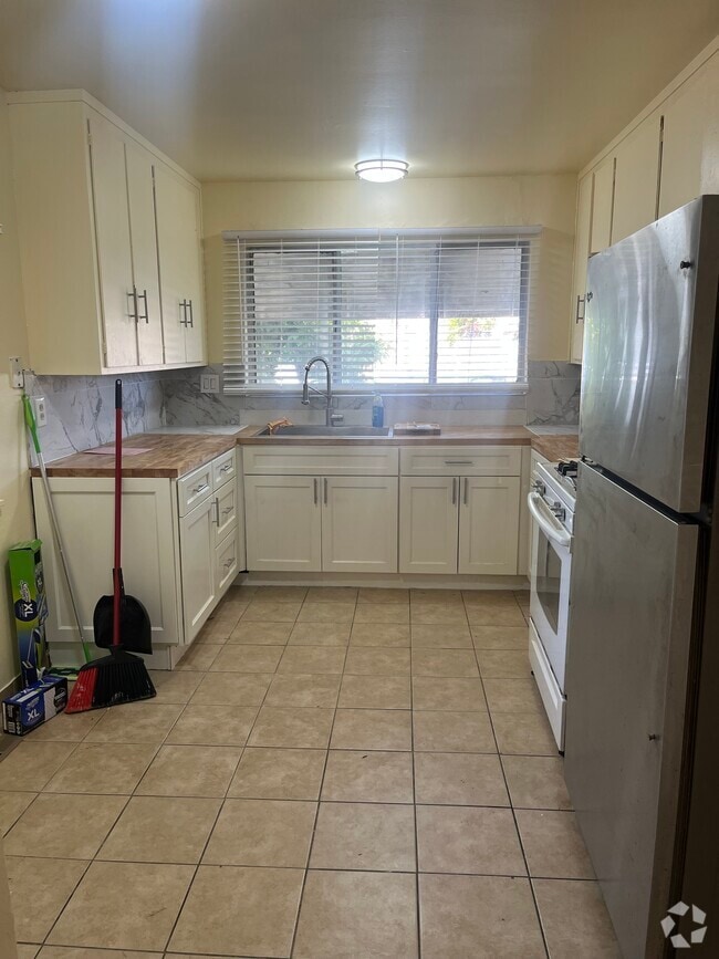 Building Photo - 359 S 17th St Rental