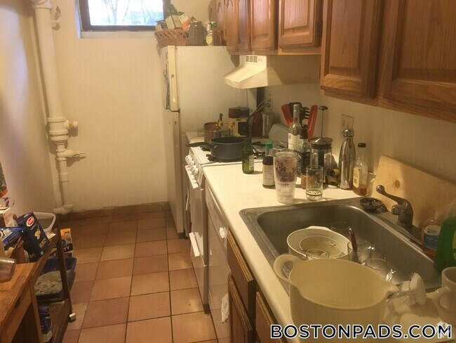 Building Photo - 1254 Commonwealth Ave Unit B Rental