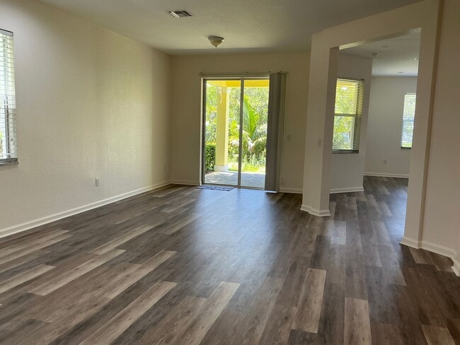 Photo - Annual Waterfront Unfurnished Rental Unit ...