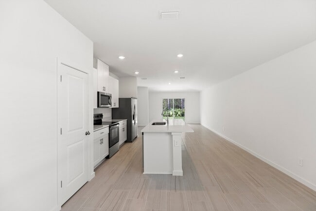 8 Derbyshire Dr