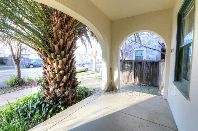 Photo - 2009 27th St