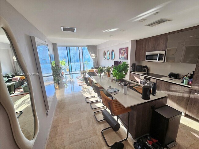 Photo - 68 SE 6th St Unidad 1806