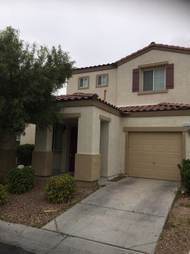 Building Photo - 2 bedroom Home with Brand new carpet