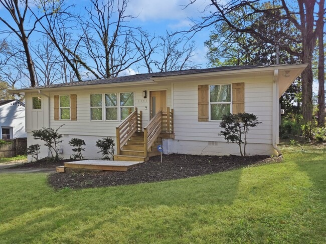 Building Photo - COMING SOON! Gorgeous 3 Bedroom 2 Bath ranch in Venetian Hills