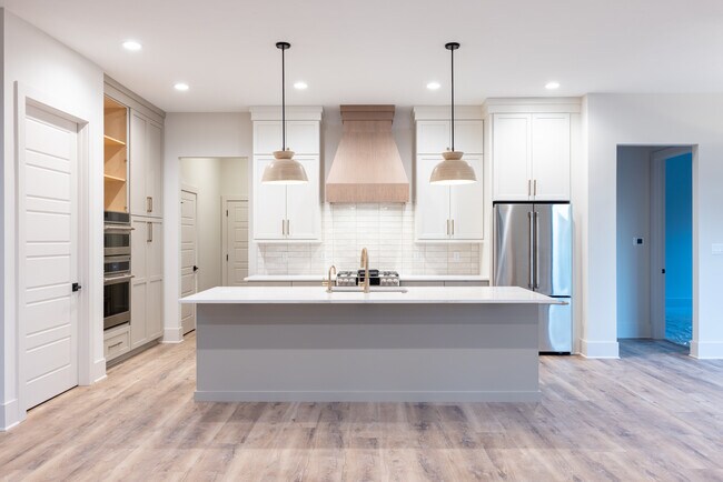 Photo - 871 Rosemary Gdns