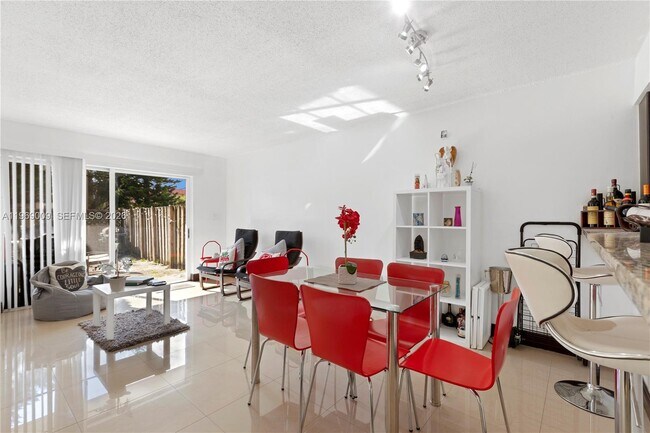 Photo - 4910 NW 79th Ave Unit 103