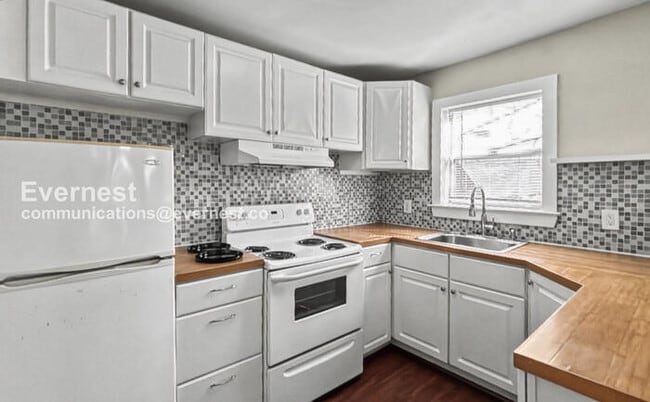 Photo - 203 W Lobit Ave