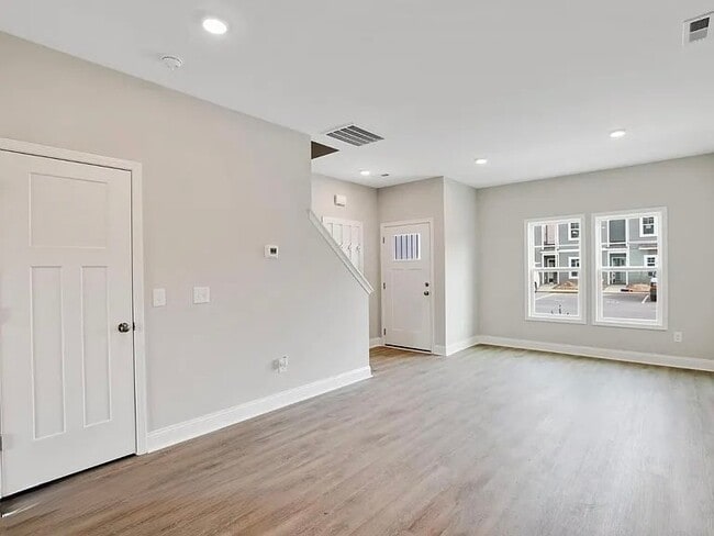 Photo - 165 Loren Rd