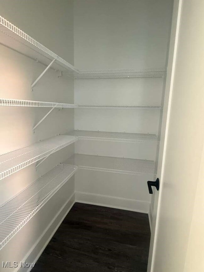 Photo - 1495 Superior Ave E