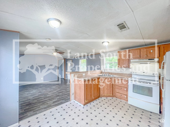 Photo - 425 Longfellow Blvd