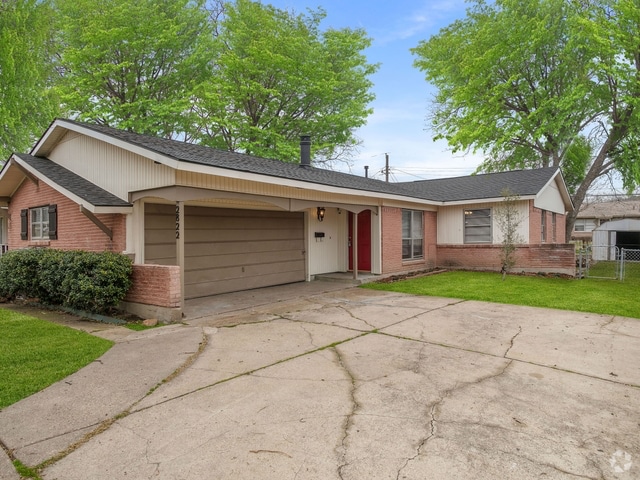 Building Photo - 2822 Linhaven Dr Rental