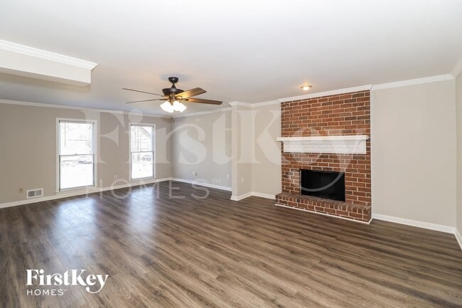 Photo - 1079 Lakeview Rd