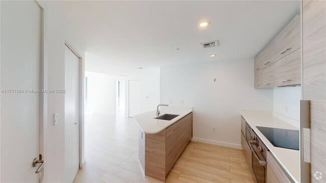 Building Photo - 1300 S Miami Ave Unit 2609 Rental