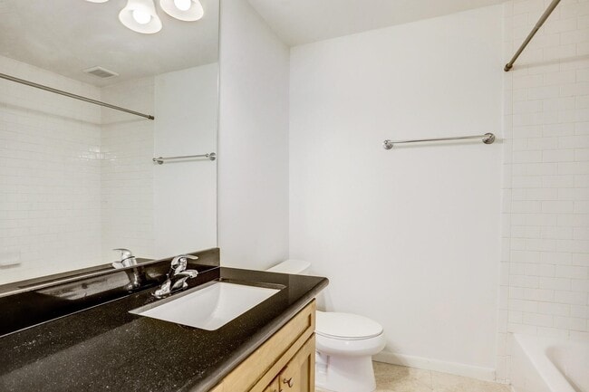 Photo - 415 Hawthorne St Unit 4