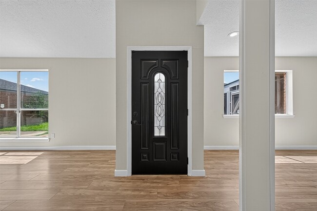 Building Photo - 15914 Val Vista Dr