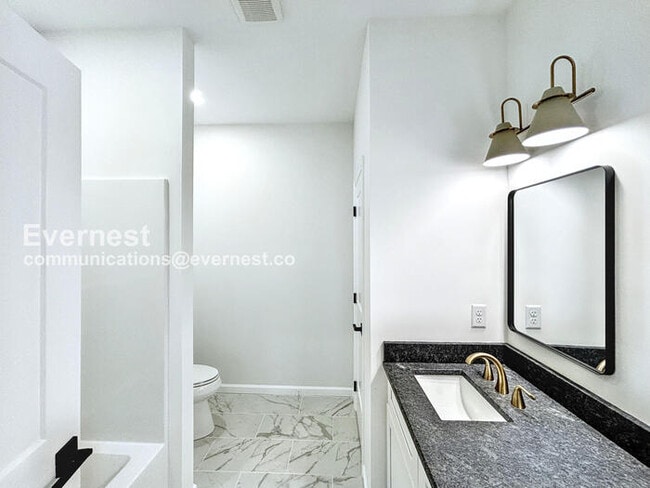 Photo - 1852 Wilberforce St
