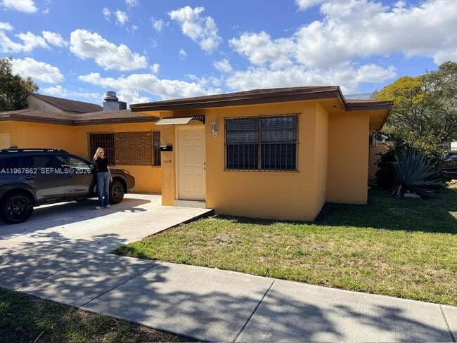 Building Photo - 1928 N 20th Ave Unit 1928