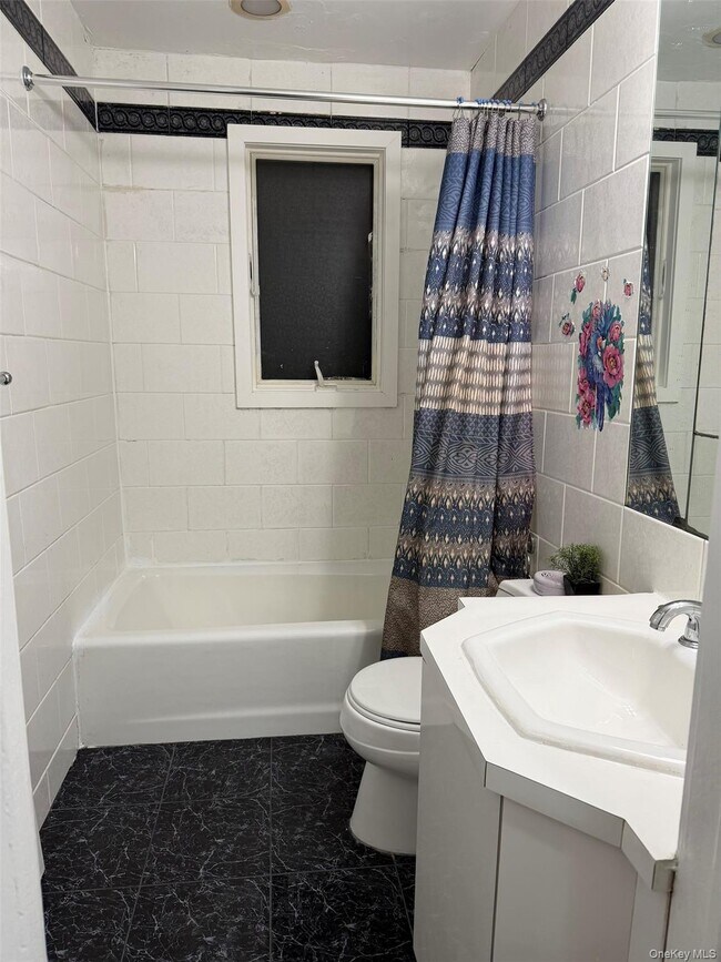 Photo - 70-19 164th St