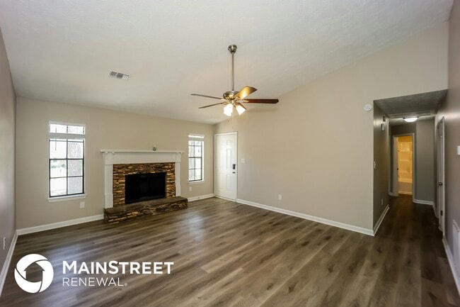 Photo - 252 Windemere Way