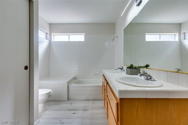 Photo - 582 Searchlight Dr
