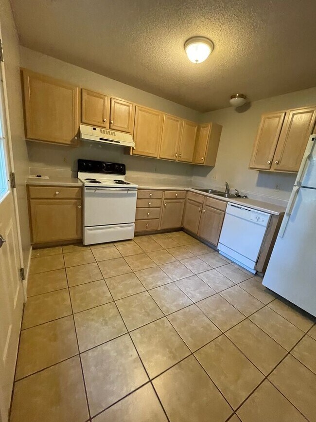 2213-2215 Live Oak Ln.