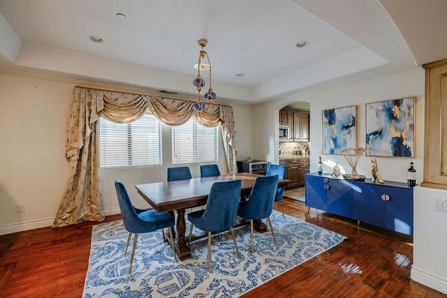 Photo - 2403 Alvord Ln