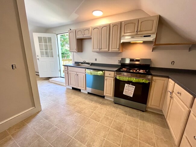 96 Larch St Unit 3