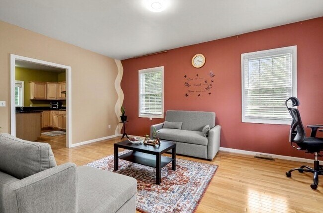 Photo - 5 Equestrian Ln