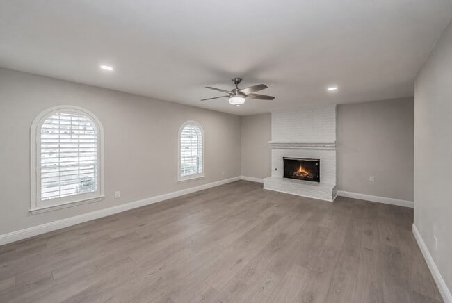 4904 Arborlawn Dr