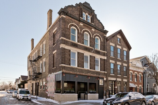 Building Photo - 1926 S May St Unit 3F