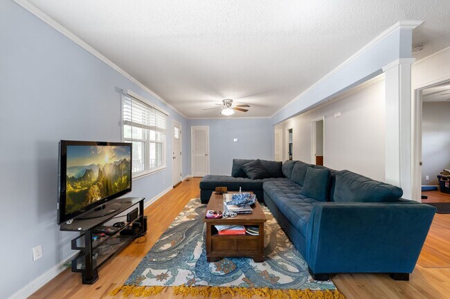 Photo - Cozy 3Bed/2Bath with plenty of natural light located in Durham! Enormous backyard is a must see!!