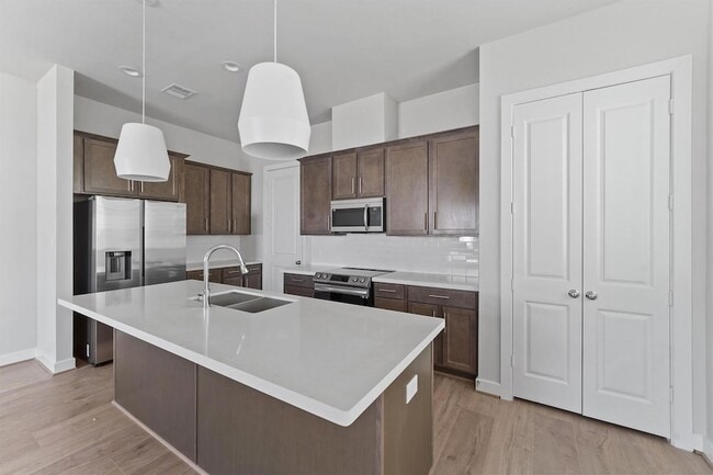 Photo - 5914 Haring Ln