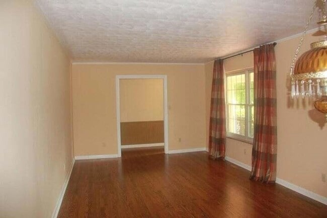 Photo - 3009 Oakland Dr NW