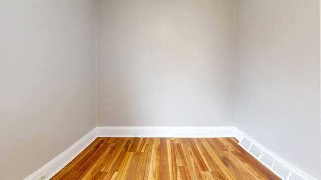 Photo - 3272 W 50th St Unidad 3272 W 50th St UP