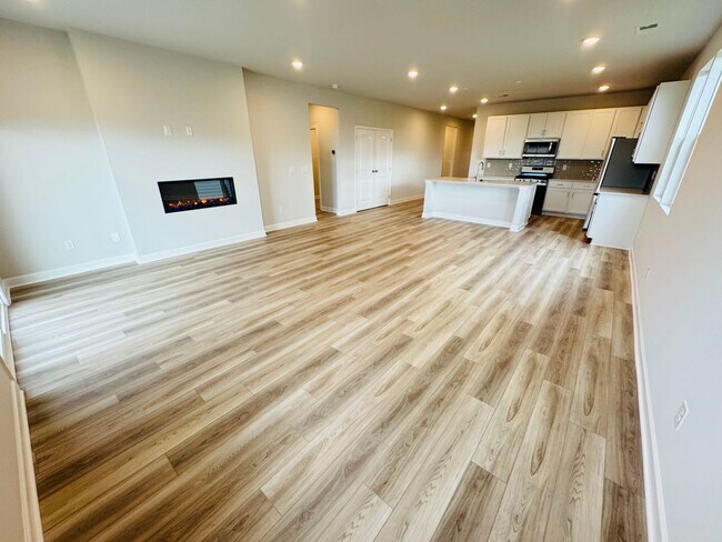 Photo - FOR LEASE - 1 YEAR OLD BUILD, 4 bed, 3 bath, 2012 sqft in Lebanon