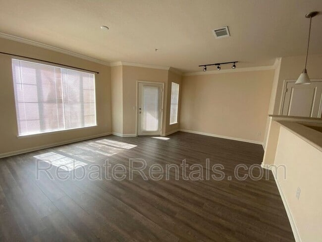 Photo - 8290 Gate Pkwy W Unidad 1211