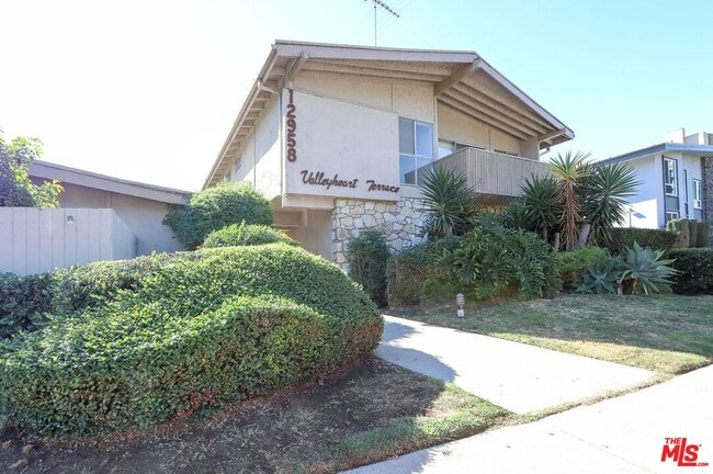 Photo - 12958 Valleyheart Dr Unidad 2