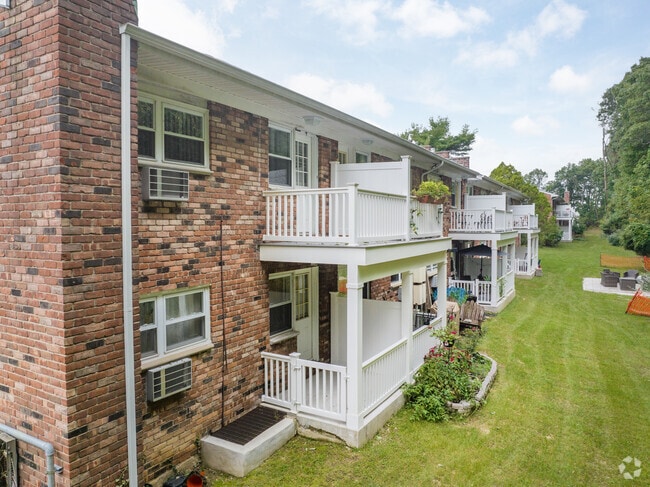 Maple Crest Apartments