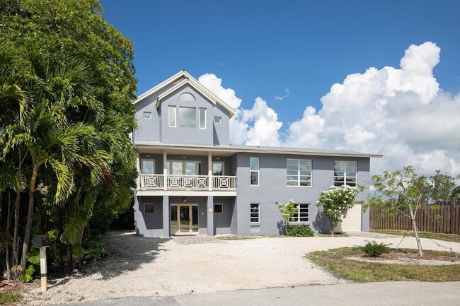 9 Blue Water Dr
