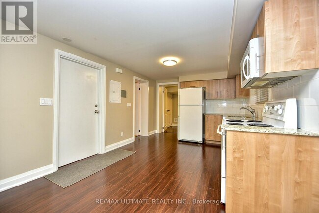 Photo - 487 Salem Ave N