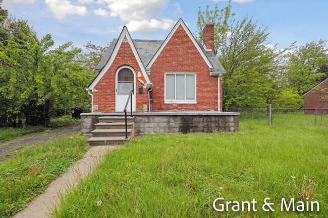 Building Photo - $1250 3 bedroom bungalow