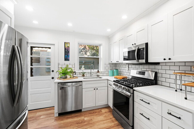 Photo - 629 Sears St