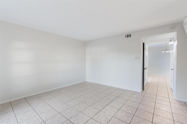 Photo - 5800 Belmoor Dr