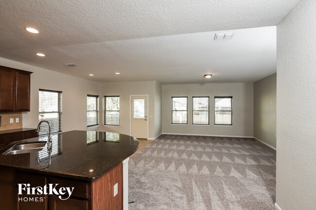 Photo - 10523 Branch Post