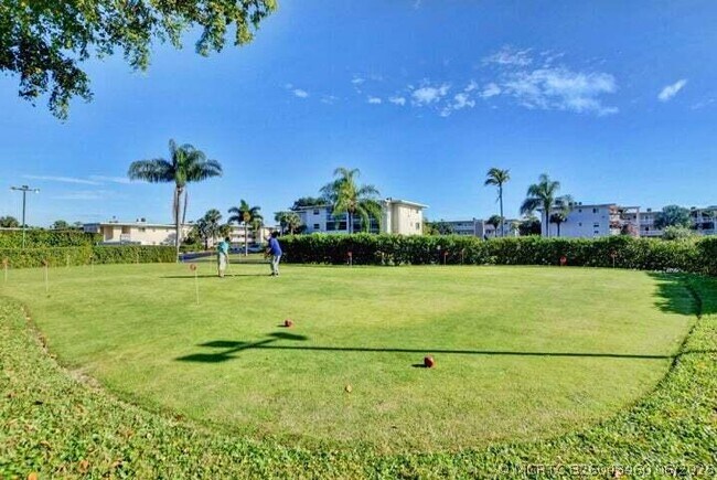 2616 Garden Dr N Unit 204